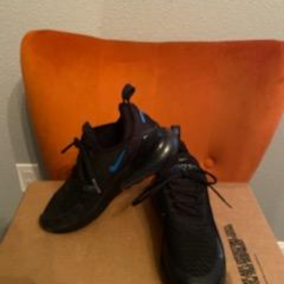 Sneakers - Picture 2 of 5